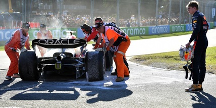 F1, Verstappen si ritira in Australia: "Ora siamo molto lontani in classifica"