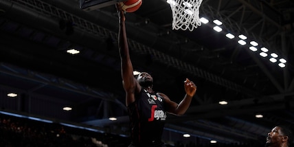 La Virtus Bologna vola a + 4 da Milano: Scariolo vince il derby d'Italia