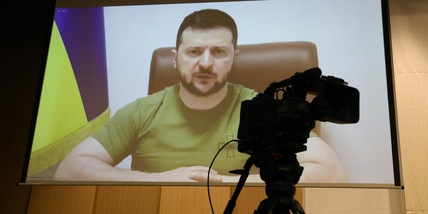 Ucraina, l'annuncio di Zelensky: "Decine di migliaia di morti a Mariupol"