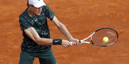 Sinner rischia il forfait poi batte Coric: buona la prima a Montecarlo