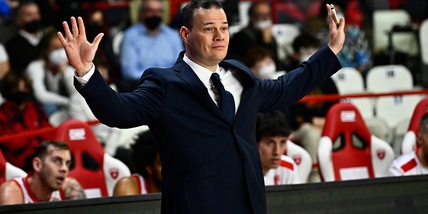 Varese esonera Roijakkers, è ufficiale: Seravalli è il nuovo coach