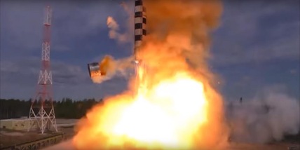 Putin sul missile intercontinentale Sarmat: "Farà riflettere chi minaccia la Russia"