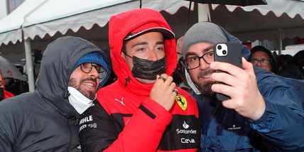 Imola, la pioggia non scoraggia i tifosi. Ma i piloti sono preoccupati