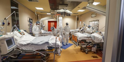 Covid in Italia, la situazione: lieve calo Rt ma sale incidenza