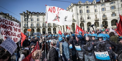 Corteo 1° maggio a Torino: tensione tra rider e Polizia