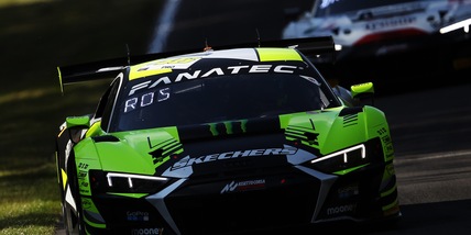 GT World Challenge Brands Hatch: Rossi ottavo e a punti per la prima volta