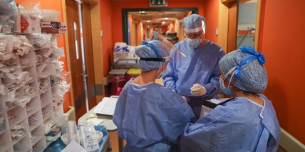 Covid, nuove varianti più contagiose. Pregliasco: "Prevediamo peggioramento"