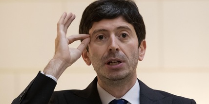 Covid, Speranza: "La pandemia non è scomparsa, fate il vaccino"