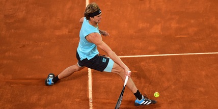 Madrid, Zverev raggiunge in finale Alcaraz: battuto Tsitsipas
