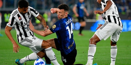 Juve-Inter, Danilo lascia il campo per infortunio