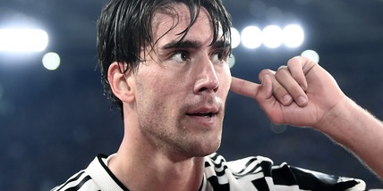 Fiorentina-Juve, Vlahovic bersagliato da fischi e cori dei tifosi viola