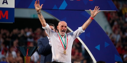 Rubata la medaglia scudetto a Pioli, la Lega: "Te la ridiamo"