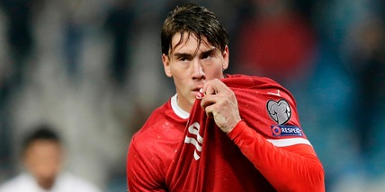 Vlahovic salta la Nations League. Dalla Serbia: “È infortunato”