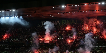 "Palpata su seno e fondoschiena senza motivo": la denuncia shock dopo Roma-Feyenoord