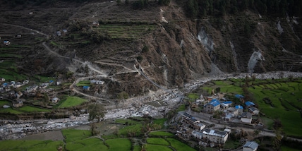 Nepal: scomparso dai radar un aereo con 22 persone a bordo