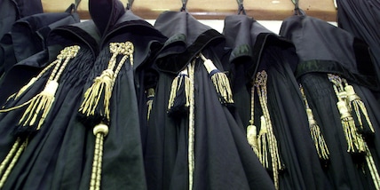 Obbliga i figli a rasarsi i capelli con stemma Juve: la moglie lo denuncia!