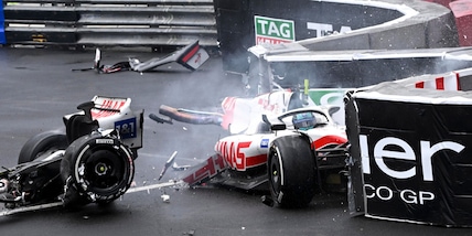 F1, violento incidente per Mick Schumacher: Haas spezzata a metà, pilota illeso