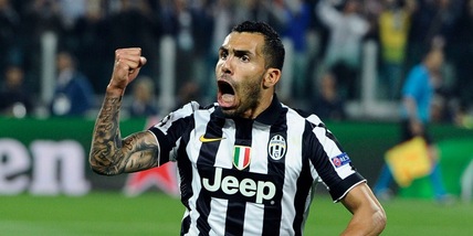 Juve, l'abbraccio a Tevez il giorno dell'addio al calcio: "Suerte, Carlitos!"