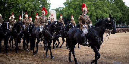 Ucraina, il capo dell'esercito Gb: "Prepararsi a combattere in Europa"