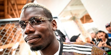 Pogba lascia il ritiro della Juventus: consulto in Europa per il ginocchio Pogba lascia il ritiro della Juventus: consulto in Europa per il ginocchio