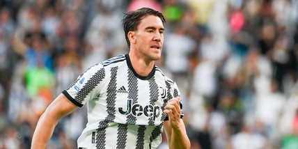 Vlahovic, l'illusione Juve. Abraham pareggia ed esulta solo la Roma