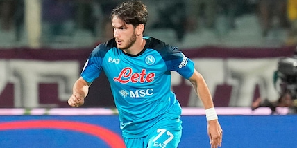 Kvaratskhelia miglior calciatore di agosto davanti a Vlahovic e Dybala