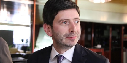 Covid, Speranza: "I vaccini nuovi sono arrivati, chi deve fare la quarta dose"