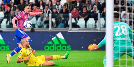 Juve, Kostic festeggia: "Felice per il primo gol e per la vittoria"