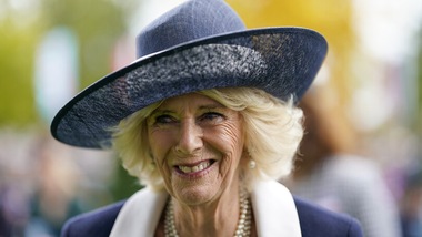 Ascot, la Regina Consorte Camilla si intende di ippica...