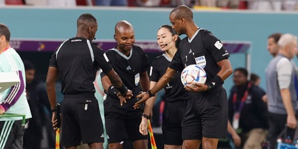 La gaffe e le scuse sulle “razze” degli arbitri ai Mondiali: imbarazzo in telecronaca