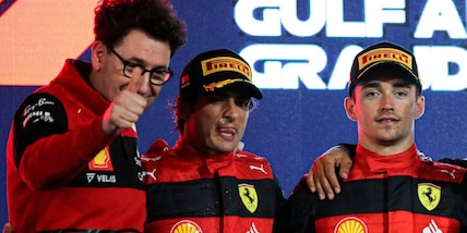 F1 Ferrari: Leclerc e Sainz salutano Binotto, la dedica dei piloti