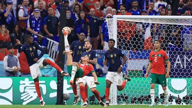 Francia-Marocco: El Yamiq, rovesciata pazzesca: Lloris e palo, niente pari