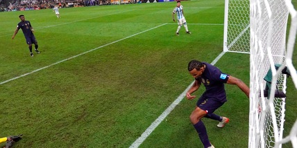 "Irregolare il gol di Messi ai supplementari di Argentina-Francia". È bufera!