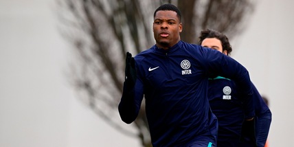 Dumfries torna nei piani Chelsea: l’Inter ci pensa, ma prende tempo