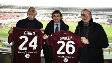 Torino, Kevin Spacey in tribuna: è tifoso granata