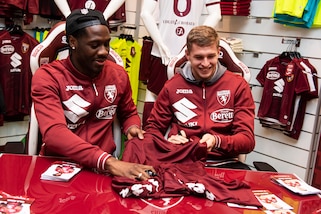 Toro, Aina e Zima al Torino Store