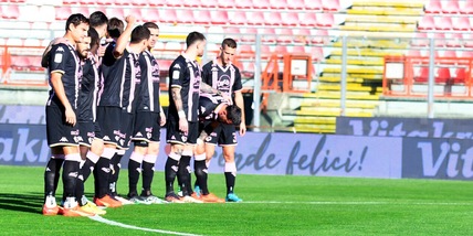 Ascoli-Palermo rinviata: l'aereo rosanero decolla poi rientra per un guasto