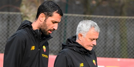 Insulti, minacce e bestemmie: il vice di Mourinho senza freni in Roma-Cremonese