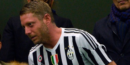 Lapo Elkann applaude il Napoli: "Gioca meglio di tutti". E risponde così al tifo che degenera