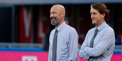 Napoli, quella maglia azzurra per Vialli nello stadio Maradona