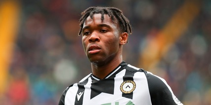 Udinese, paura Udogie: incidente stradale e schianto contro un bar