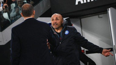 Juve-Napoli, la stretta di mano tra Allegri e Spalletti