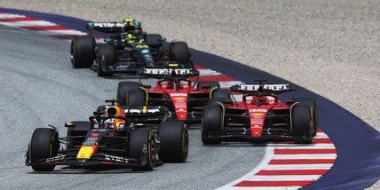 FP2 Silverstone, incendio ferma Leclerc ai box. Sainz 2° dietro Verstappen