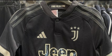 Juventus, la terza maglia 2023/2024: ecco la prima foto della nuova divisa