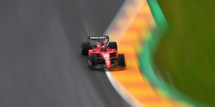 Leclerc show in Belgio: è 2° ma Ferrari in pole per penalità di Verstappen