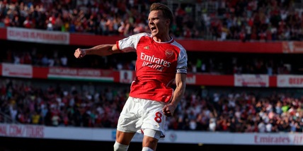 Lo United si illude, l'Arsenal rimonta e vince in un recupero infinito