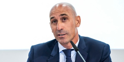Rubiales annuncia le dimissioni e promette: "Difenderò il mio onore"