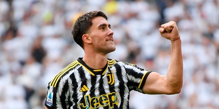 Vlahovic-Juve, l’agente di DV9 a Torino: perché Giuntoli vuole il rinnovo