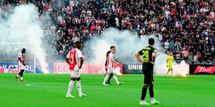 Ajax-Feyenoord, partita interrotta: cosa è successo