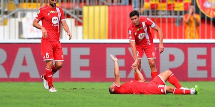 Caprari operato al ginocchio a Barcellona: intervento riuscito, il comunicato